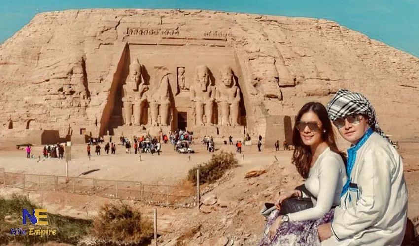 Travellers in front of the Great Temple of Abu Simbel